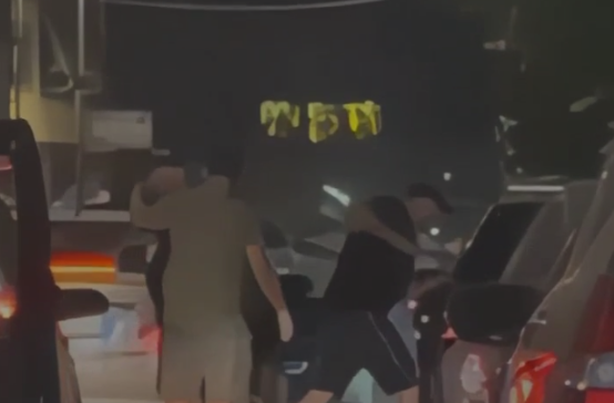 Sherri me shkopa bejsbolli në Kavajë, arrestohet 23-vjeçari. Ja momenti i konfliktit (VIDEO)