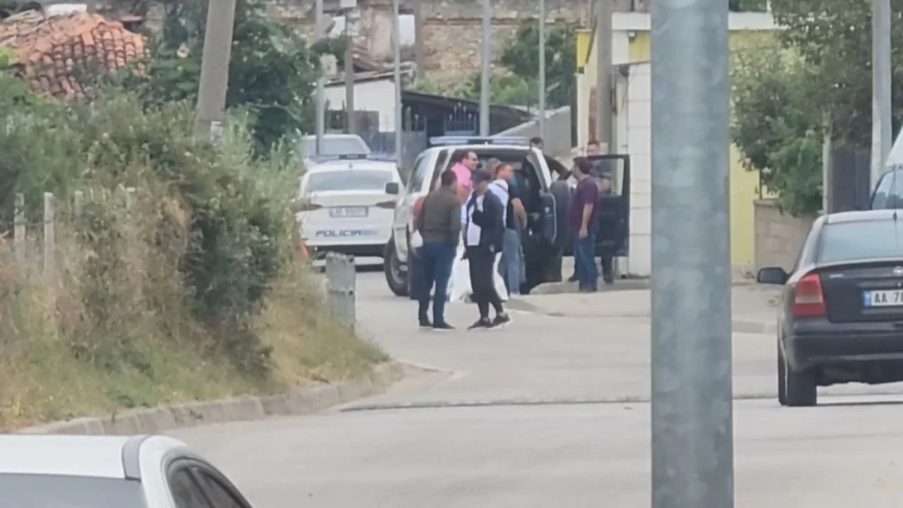 U vra nga RENEA pas dështimit të tentativave për t’u dorëzuar, policia njoftim zyrtar për ngjarjen në Maliq: Pati shkëmbim zjarri