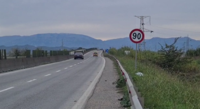 Aksident në Durrës, makina përplas për vdekje këmbësorin, shoferi largohet nga vendngjarja