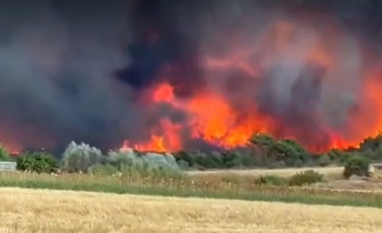 Zjarr i madh në Aleksandropoli të Greqisë