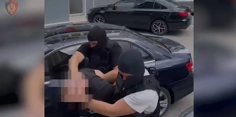 U kapën me 1 kg kokainë, arrestohen tre të rinjtë, furnizonin me drogë disa rrjete shpërndarësish