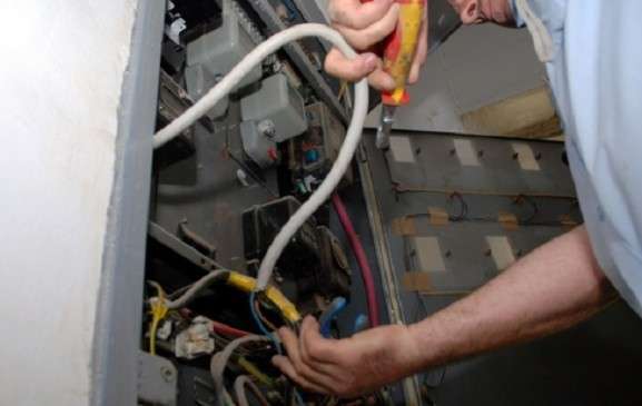 Një pallat i tërë në Shëngjin furnizohej me energji pa leje