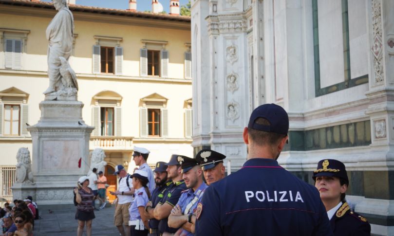 Ishte në kërkim prej 10 vitesh, por shqiptari bën gafën fatale para karabinierit italian