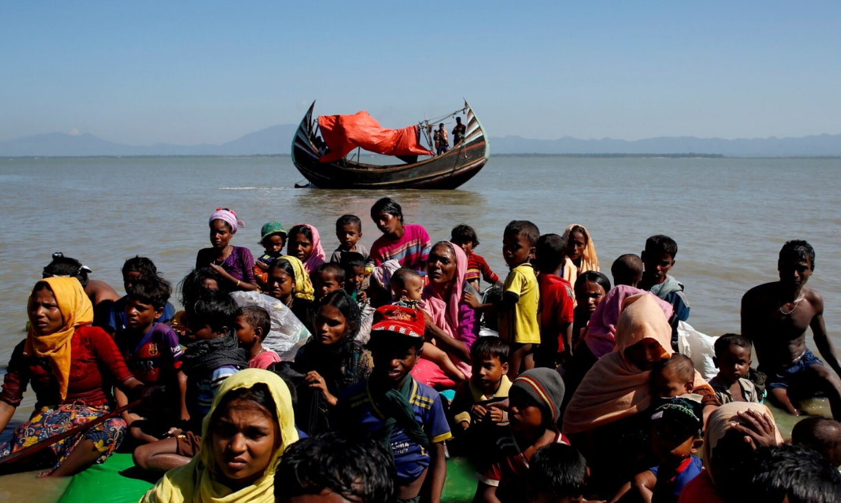 Të paktën 23 të vdekur pas fundosjes së anijes me minoritetin Rohingya