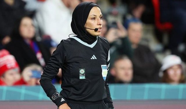 Historike/ Heba Saadia bëhet arbitrja e parë palestineze në një Kupë Bote