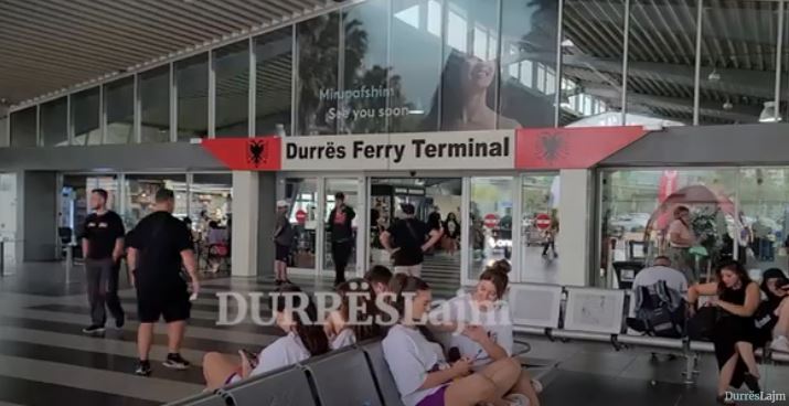 E shtuna sjell fluks pasagjerësh dhe turistësh në portin e Durrësit (VIDEO)