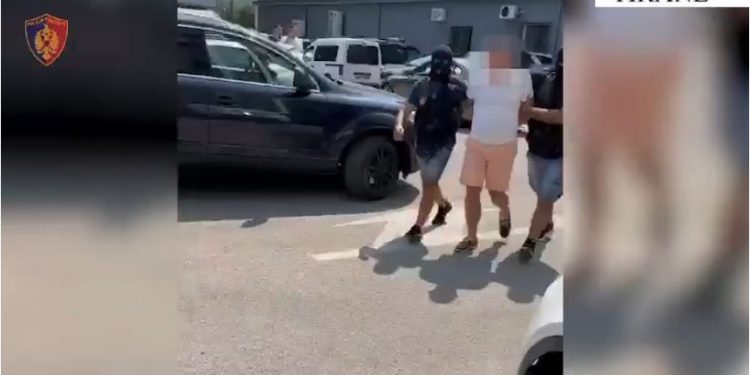 Mashtroi mbi 2000 persona me skema piramidale, arrestohet biznesmeni korean në aeroportin e Rinasit