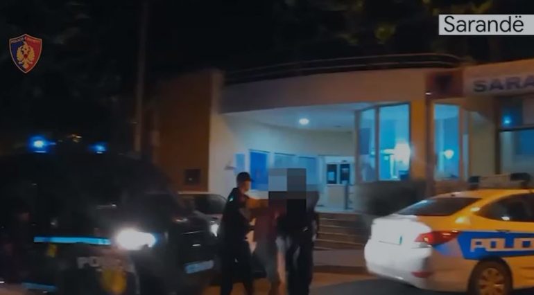 EMRI/ Kapet ‘mat’ duke shitur drogë, pranga 51-vjeçarit