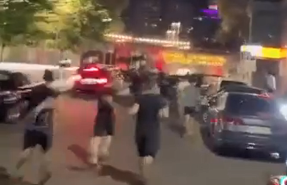 Sherri vijoi dhe pas ndeshjes, tifozët e Tiranës përplasen edhe në rrugët e kryeqytetit me ultrasit e Besiktas