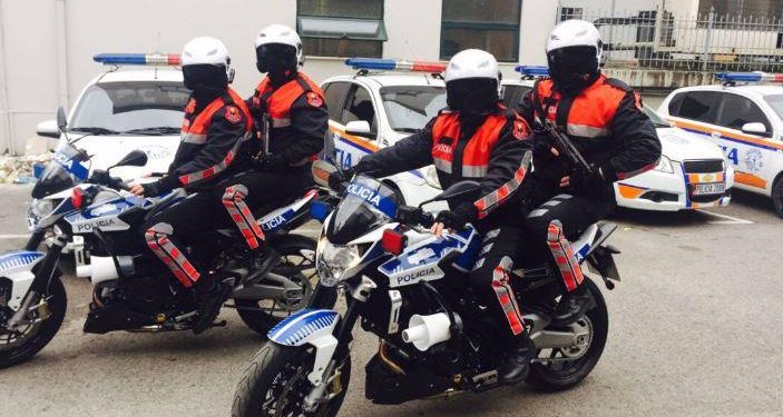 Aksidentohet motori i “Shqiponjave”, plagoset një polic