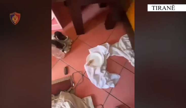 Plagosi dy vëllezërit dhe u largua, kapet 35-vjeçari