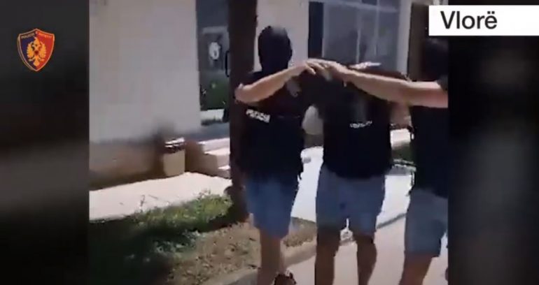 Me armë me silenciator me vete, arrestohet 35-vjeçari me precedent penal në Itali