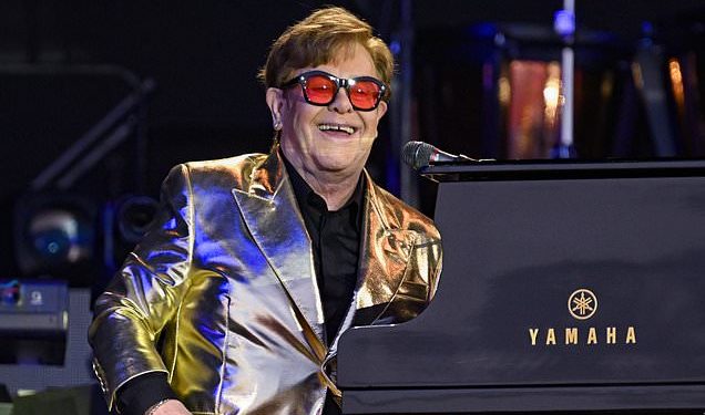 Elton John dërgohet me urgjencë në spital pasi pësoi një rënie në një vilë franceze