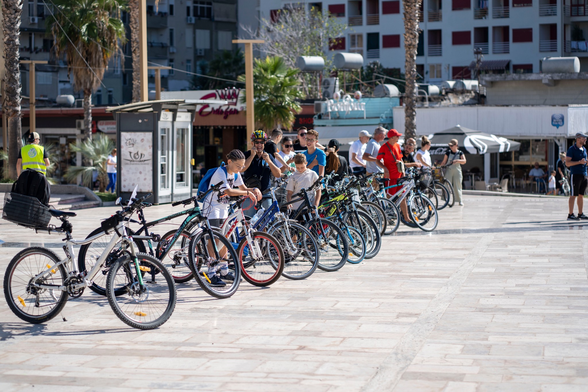 “Pedaloni dhe kurseni energji”, organizohet pedalimi me biçikleta në Durrës (FOTO)