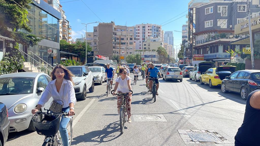 &#8220;Pedaloni dhe kurseni energji&#8221;, organizohet pedalimi me biçikleta në Durrës (FOTO)