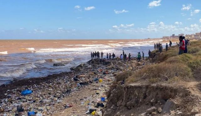 Të mbijetuarit e katastrofës nga përmbytjet në Libi rrëfejnë tmerrin: Shkretëtira u kthye në det