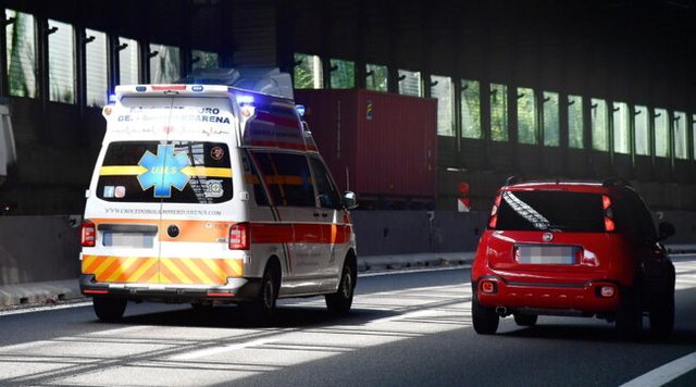 Aksident i rëndë në Romë, autobusi me emigrantë përplaset me një mjet, 2 të vdekur dhe 25 të plagosur