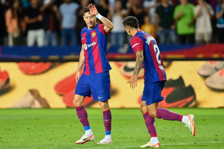 Dy gola për 5 minuta, Lewangolski i jep Barcelonës kreun e La Ligas
