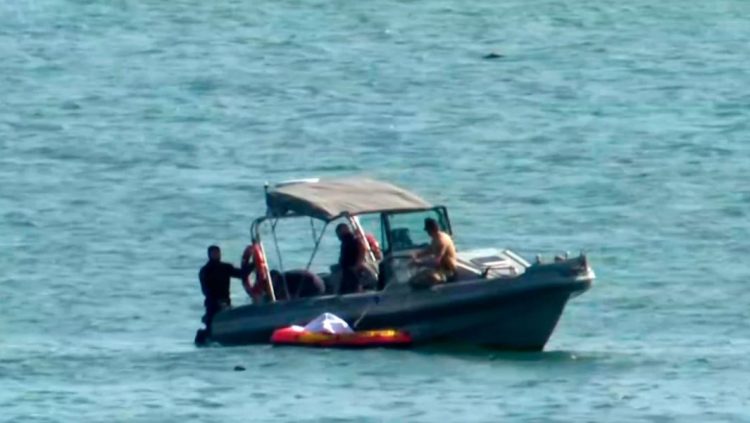 Gjendet trupi i pajetë i piloti të helikopterit që u rrëzua në det në Greqi