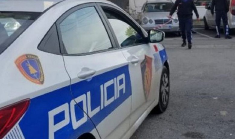 “Land Rover”-i përplas makinën e policisë, plagosen 3 efektivë