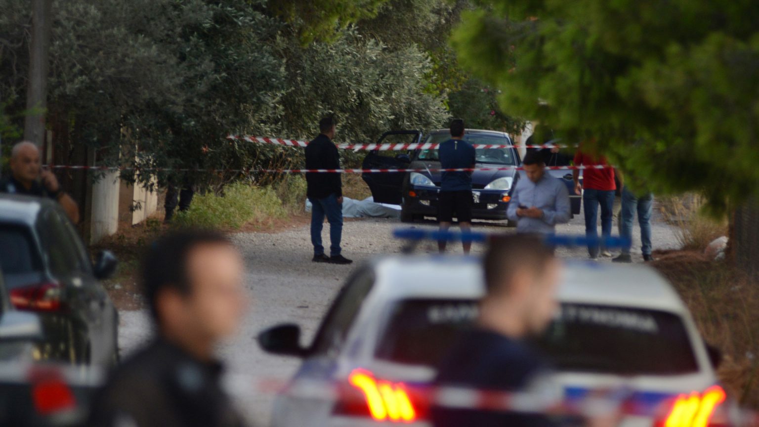 “Gjak dhe mbi 100 të shtëna”, grekët kërkojnë ndihmë nga Gjermania për zbardhjen e masakrës së Athinës