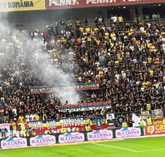 EURO 2024/ “Kosova është Serbi”, Dardanët dalin nga fusha pas banderolave me gjuhë urrejtjeje të tifozëve rumunë
