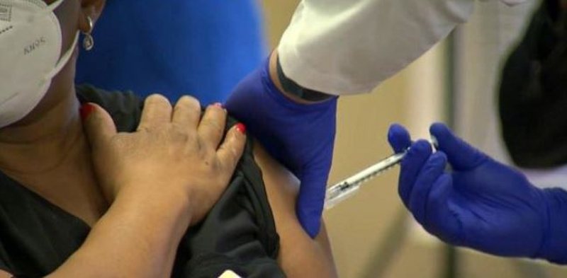 Fëmijët “mbushin” pediatrinë e Elbasanit, 90 raste në ditë, mbi 10% me Covid-19