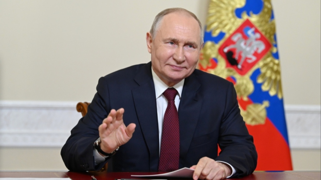 Putin urdhëron që çmimet e karburantit të mbeten të qëndrueshme