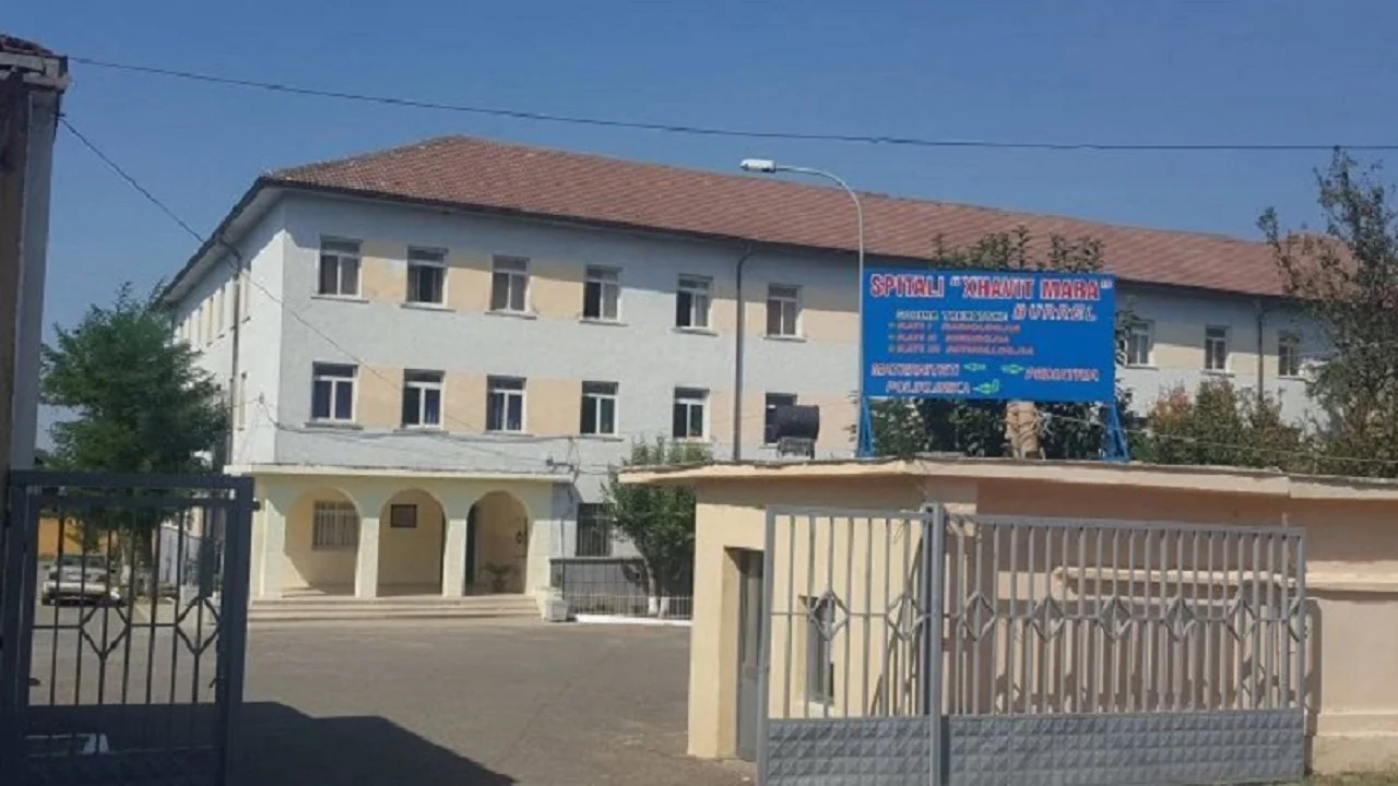 Shfaqi probleme shëndetësore në çerdhe, 2-vjeçari ndërron jetë rrugës për spital