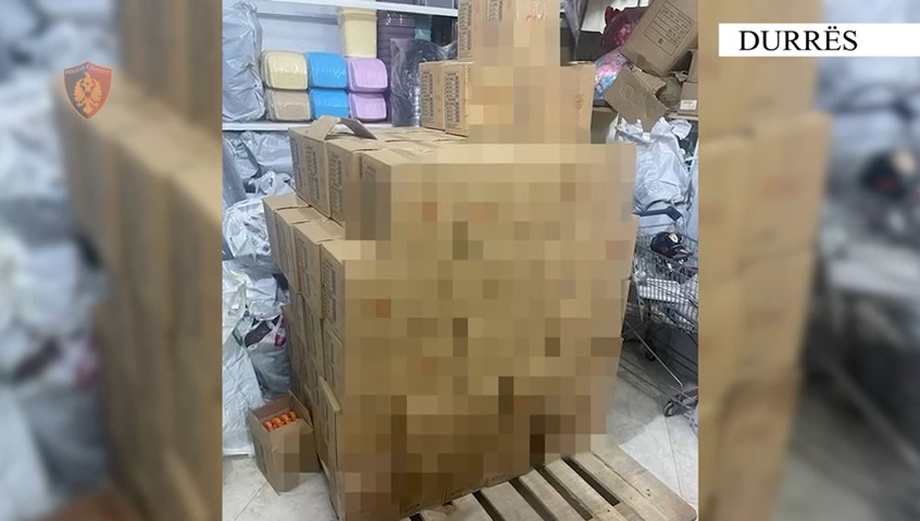 Mijëra produkte kozmetike të kontrabanduara në banesë, arrestohet 30-vjeçari në Durrës