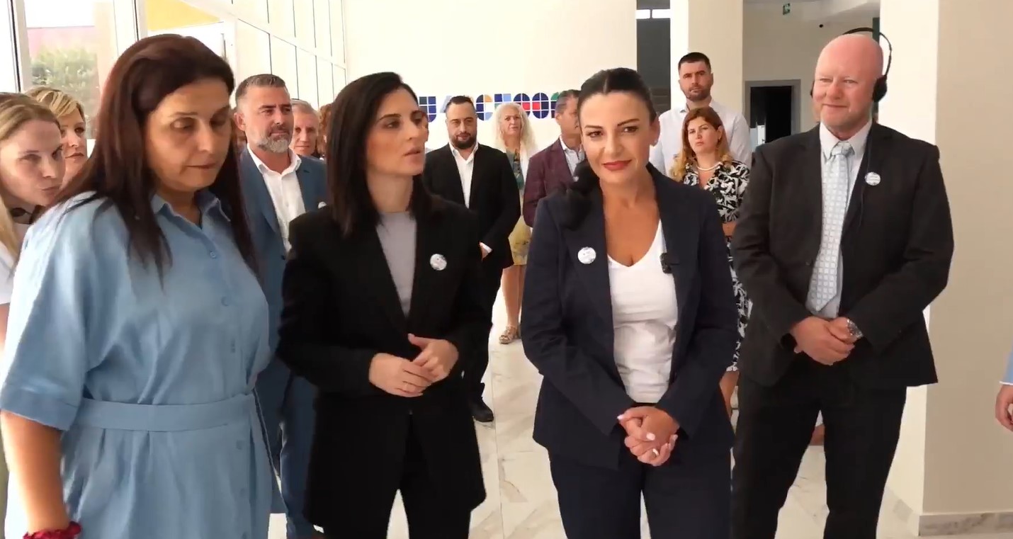 Ministrja Balluku dhe kryebashkiakja Sako inaugurojnë gjimnazin &#8220;Olsi Lasko&#8221; në Durrës  (VIDEO)