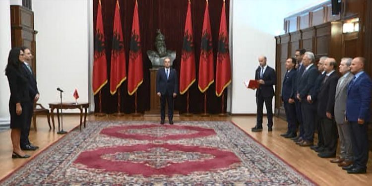 Ceremonia përpara Presidentit, betohen ministrat Ervin Mete dhe Delina Ibrahimaj