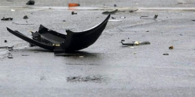 Makina përplaset me motorin, plagoset 33-vjeçari