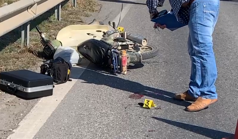 Kamioni përplas motorin, plagoset rëndë drejtuesi