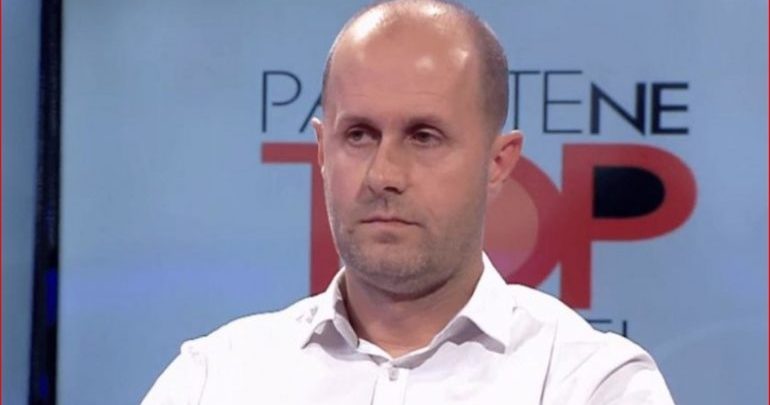 Kthehej nga Dubai, arrestohet në Rinas avokati Alban Bengasi. Kishte ofruar 120 mijë Euro për të eliminuar gruan