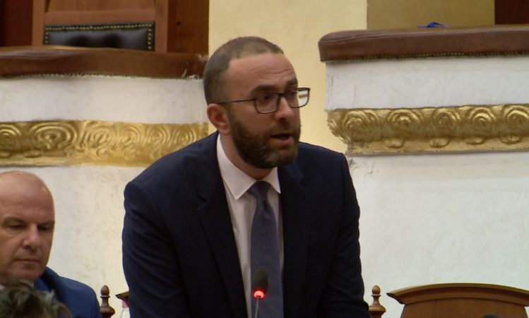 Bardhi propozon miratimin e një Rezolute: Të nisë hetim ndërkombëtar ndaj Serbisë