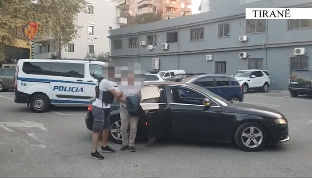Mashtroi një grua dhe i mori 270 mijë euro, arrestohet 53-vjeçari që ishte në kërkim