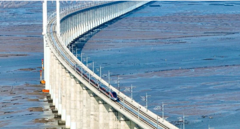 Kina inauguron trenin e parë me shpejtësi të lartë nën ujë