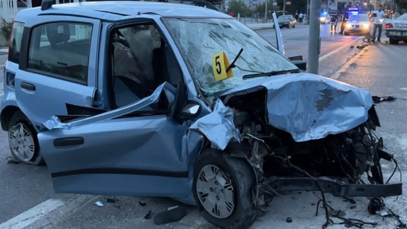 Makinat bëhen copash në aksident, katër të plagosur