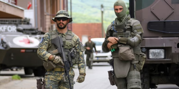NATO-ja miraton forca shtesë për shkak të tensioneve në veri të Kosovës
