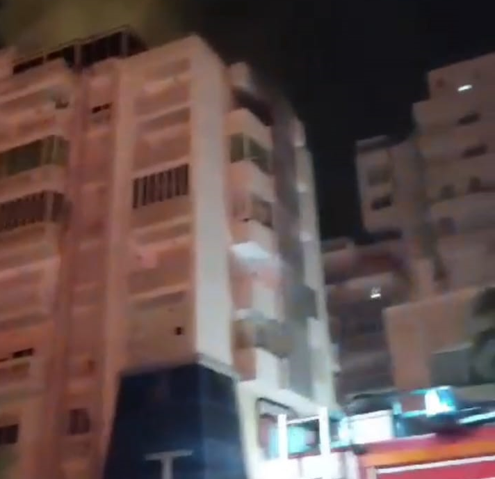 Zjarr në një  apartament në Durrës, 4 zjarrfikëse për shuarjen e flakëve (VIDEO)
