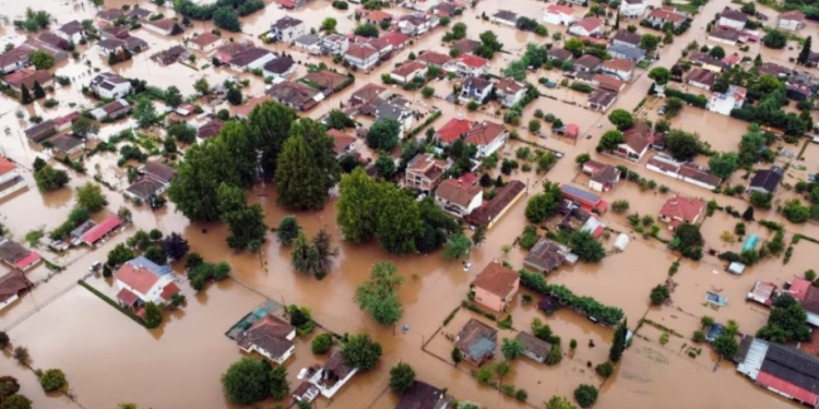 15 të vdekur nga përmbytjet në Greqi, zonat e prekura ende pa energji