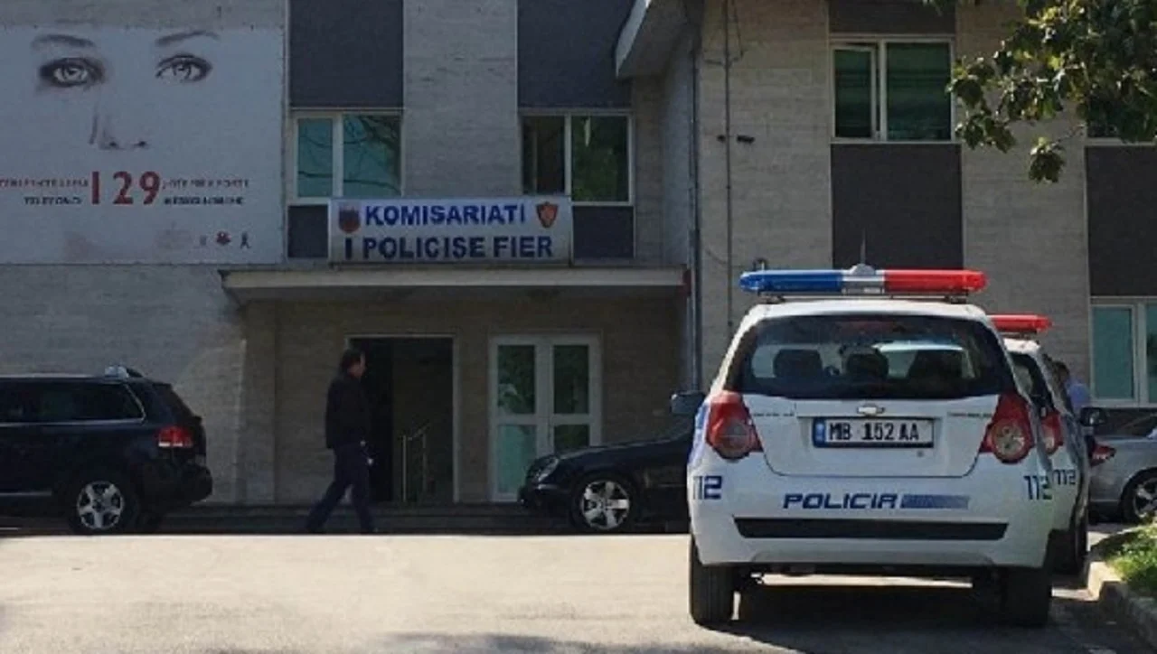 Vodhën para në një shtëpi në Fier, vihen në pranga dy persona