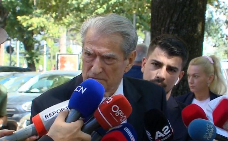 Përfundon takimi i deputetëve të PD, Berisha: U diskutua e gjithë axhenda e nesërme e parlamentit