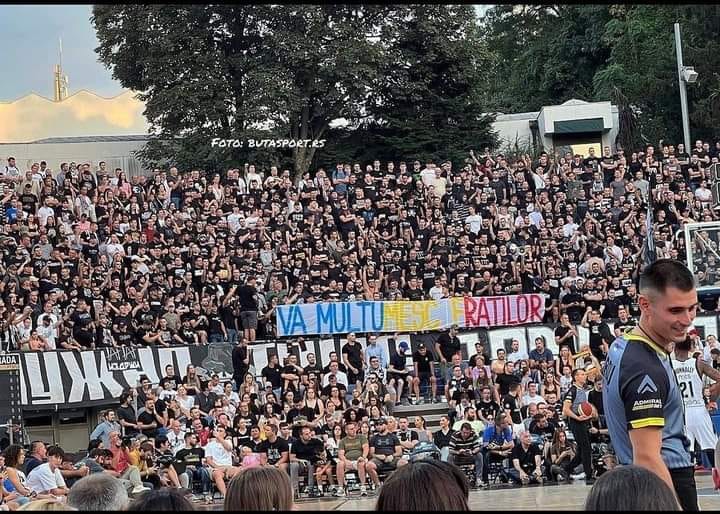 Tifozët e Partizanit të Beogradit falenderojnë rumunët për banderolën e turpshme kundër Kosovës