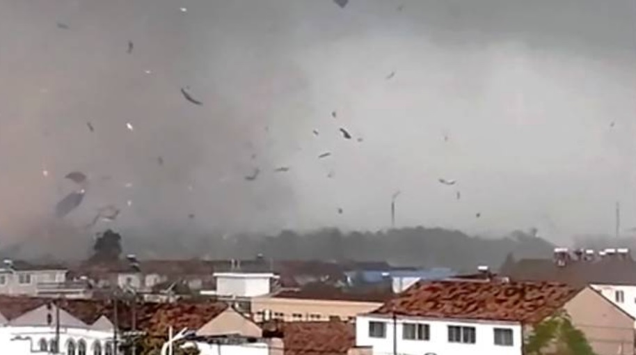 Dy tornado shkatërrimtare lënë pas 10 të vdekur në Kinë