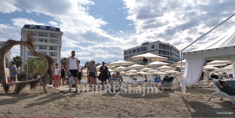 Rekord pushuesish në 3 muaj në Durrës, të huajt &#8220;mundin&#8221; shqiptarët  (VIDEO)