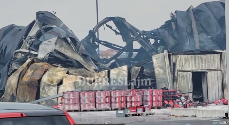 Çfarë ka mbetur nga fabrika e bojërave që u dogj në Maminas, nisin hetimet për shkakun e zjarrit (VIDEO)
