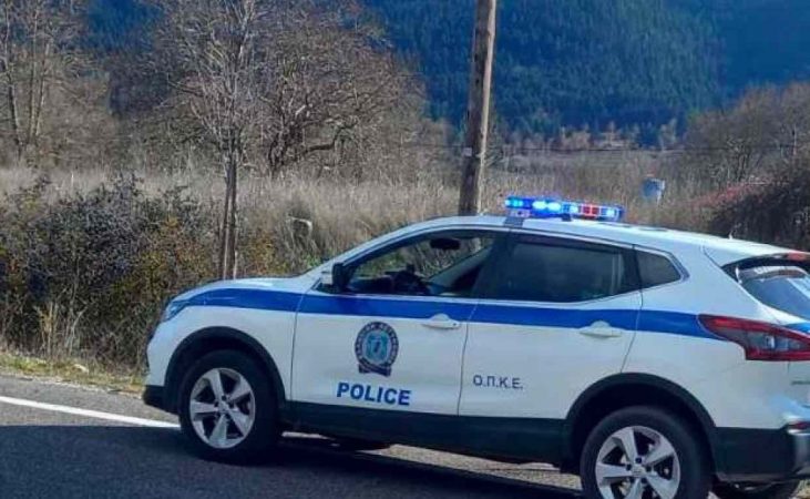 Sherr mes shqiptarëve para stadiumit në Korinth, pas grushteve, bashkatdhetari merr…