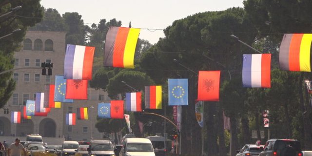 &#8220;Nuk do të lejohet as lëvizja në këmbë&#8221; &#8211; Mbahet Samiti i Procesit të Berlinit, mos kaloni nga këto rrugë sot!